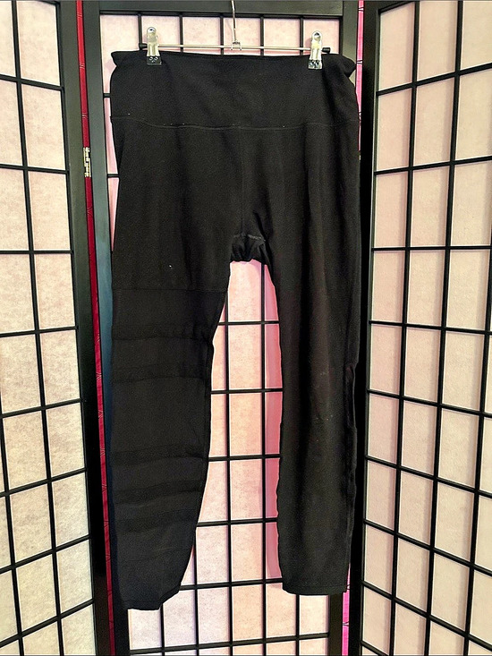 Lorna Jane Pants - Lorna Jane Black w/Mesh pattern Leggings